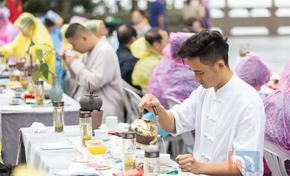 关于湖州市第十三届全民饮茶活动暨九九重阳节敬老茶会在湖州举行的信息(1)