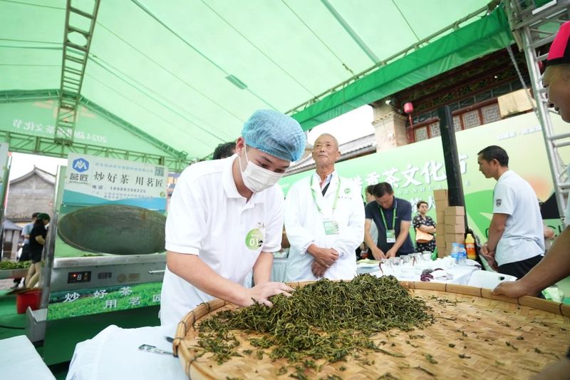 有关于勐腊县贡茶文化节，“斗”出好彩、好茶、好业来的最新消息(1)