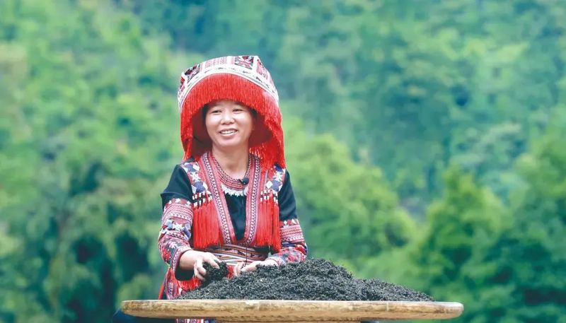 有关于祝雪兰获认定为全国第一批乡村工匠名师的新闻